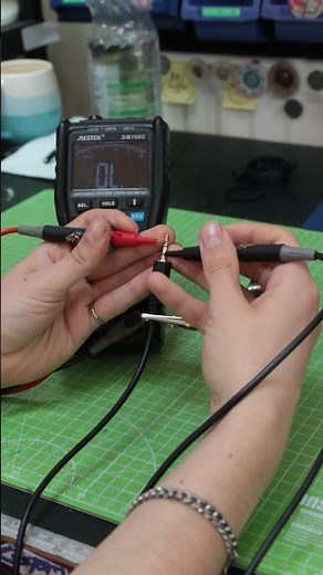 How to test for faults in headphones using a multimeter