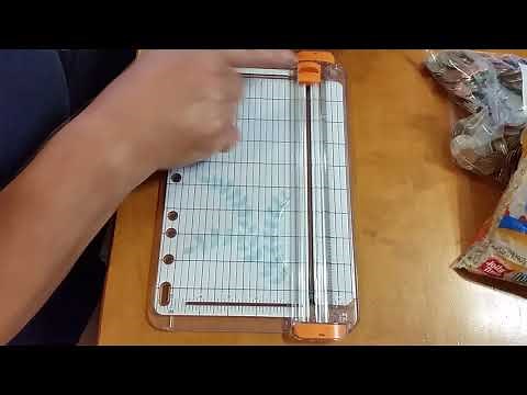 Fiskars 152490-1004 Paper Trimmer, Replacing the blade