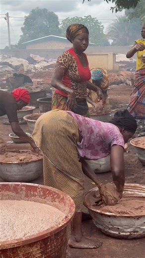 316K views · 2.2K reactions | The shea butter made by the women of Korhogo in Ivory Coast is a natural product obtained from the nuts of the shea tree. It is traditionally used for skin and hair care, as well as in cooking, and is an essential source of income for rural families. #inspirationofafrica | Quim Fàbregas | Facebook