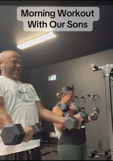We got in a good workout in the morning. 💪🏾 #streeterfamily #larobenz #familyworkout #liftweights #fyp 💪🏾☺️😁😅 @Camren @Laro Benz