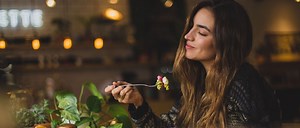 10 Ways to Practice Mindful Eating: Tips for Eating Mindfully