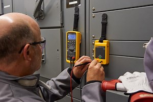 Fluke PRV240 Proving Unit with Magnetic Hanging Strap