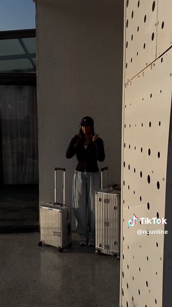 Aluminum Luggage Set: Stylish and Durable Travel Gear