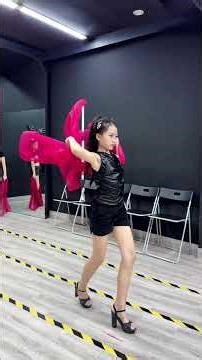 Kid models take on a catwalk challenge with face coverings and wind fans in front.#bybacademy #5G