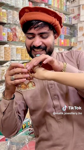 kr K fly awan 🤟 handmade Turkish bangles 💋 #standwithkasmir #fypシ #foryoupage #viral #viralvideo