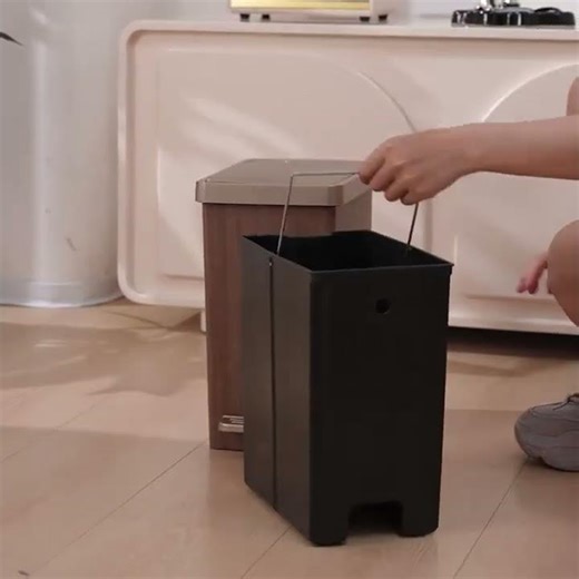A Fantastic Trash Can with Foot Pedal Clean Living Room And Bathroom