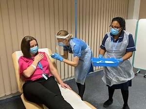 How does the Johnson & Johnson vaccine work?