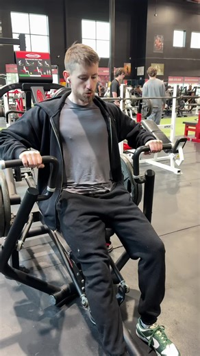 Especially on chest/shoulder pressing I need to leave the last 1-2 off to ensure I don’t overly orient or compensate, will shave off a rep next time atleast EKKOVISION CODE @ “FBEOD” GYMPIN CODE @ “FBEOD” GYMOPTIMIZER CODE @ “FBEOD” Link in bio for coaching and my free training app tracked.gg “tracked training” in both iOS and google play store #tracked #gym #gymtok