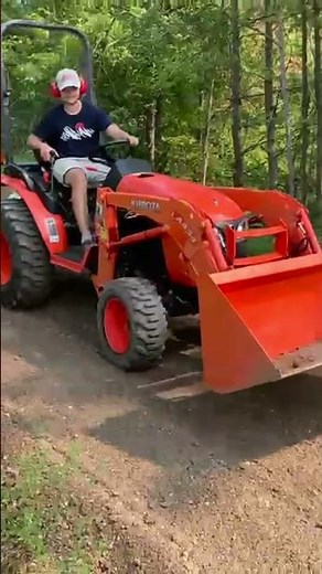 Kubota B2601 Grading