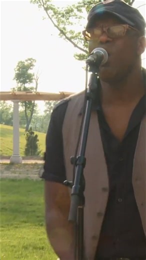 Daryl Hall on Instagram: "Daryl Hall and Parachute - Say It Isn't So Watch episode 20 on LFDH.com today! Link in bio"