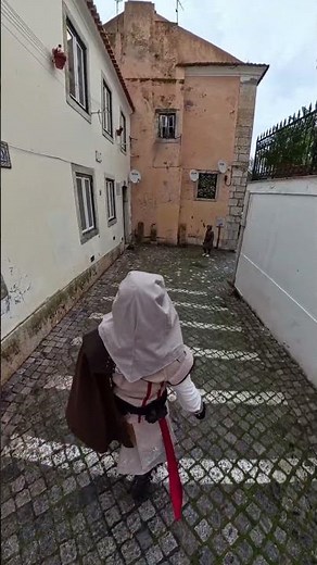 REAL-LIFE ASSASSIN?! EZIO FROM ASSASSIN’S CREED STOPS THE CITY WITH EPIC COSPLAY!