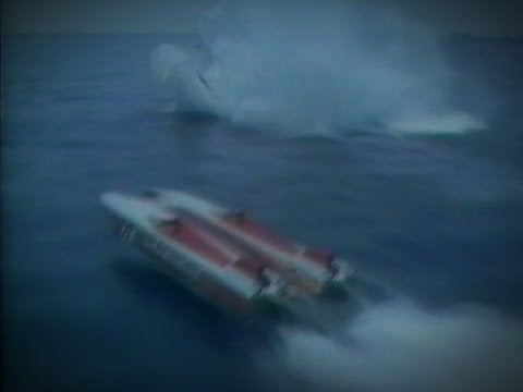 Massive Offshore Powerboat Crash!