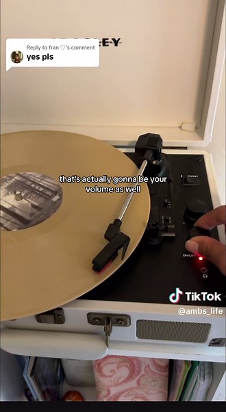 How to Use a Crosley Record Player