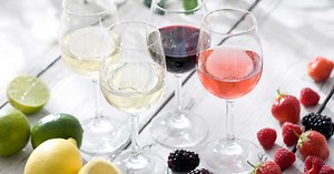 5 astuces pour nettoyer le calcaire sur les verres