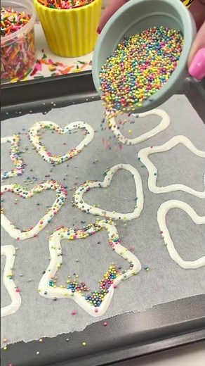 How to Make Sprinkled Cupcake Toppers with Candy Melts