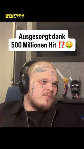 Deutschrap Plus - Deutschrap News & Podcast on Instagram: "Hat Sierra Kidd mit dem internationalen Mega-Hit Living Life in The Night ausgesorgt? 🤔 Der Song hat mehr Streams als jeder Deutschrap-Song - egal ob Roller von Apache oder Tmm Tmm von Summer Cem oder Ohne mein Team von Bonez & RAF 🤯 Im Interview bei uns, erzählt Sierra Kidd, wie viel Geld er mit dem Song verdient hat. Das ganze Interview mit Sierra Kidd, gibt es jetzt im Podcast & als Video auf dem Deutschrap Plus Channel 💛 #sierraki