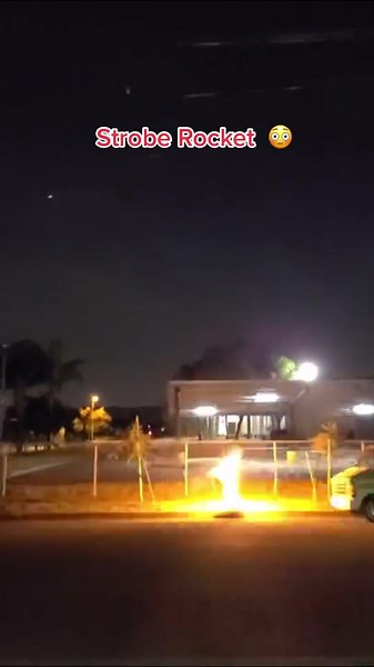 Strobe Rocket Firework Display - Pyrowahnsinn_official