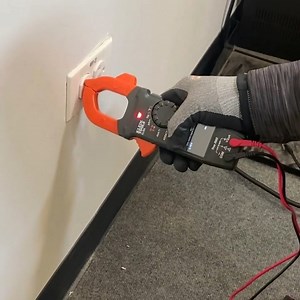 NCVT feature detects live wire, clamp meter checks the circuit to identify wiring problems. KLEIN TOOLS AC/DC DIGITAL CLAMP METER (CL390) https://fal.cn/3j9DO #KleinTools | Klein Tools