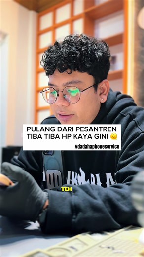 Unboxing iPhone: Kembali dari Pesantren