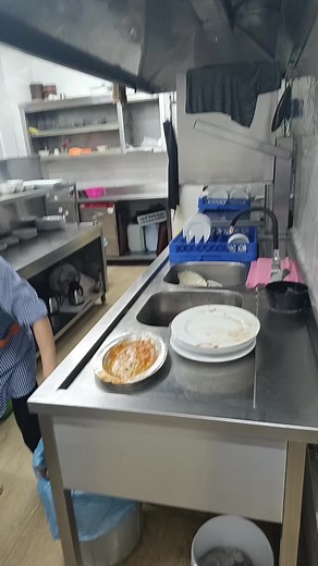 Cleaning Techniques in a Commercial Kitchen Environment