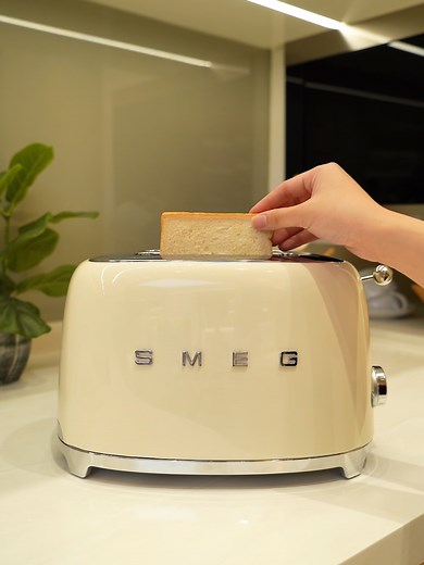 Achieve Perfect Toast with SMEG 2-Slice Toaster