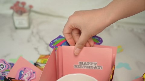 Pink Flying Butterfly Explosion Gift Box - 5pcs Butterfly Christmas Gift Box with 5 Butterfly Sequins DIY Flying Butterfly Surprise Xmas Birthdays Wedding Gift Box Explosion for Gifts Wrapping