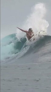 Offseason for @sawyerlindblad looks like a real good time.🎥 @aweraresort