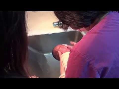 How To Bathe Your Premature Baby ( 6 Day)