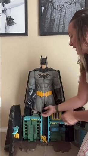 DC Comics Batman, Bat-Tech Batcave, Giant Transforming Playset ( Review )