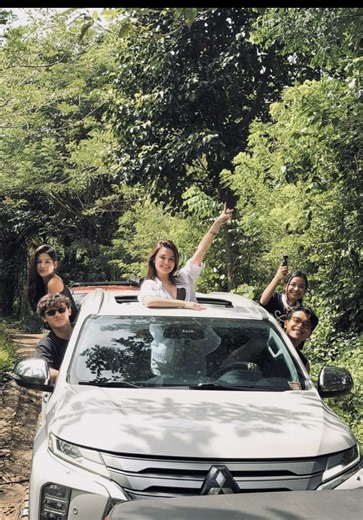 This squad! Hahaha. Watch nyo na Rizal vlog sa channel ni Josh. — #kirabalinger #joshford #azmartinez #xyrielmanabat #vincemaristela