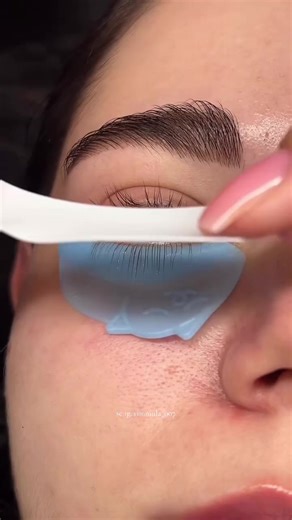 Therapy Eyelashes: A Guide to Lash Extensions