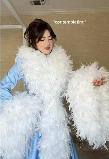 MISS MARTHA IS HERE FOR CHRISTMAS EVE 🤍 please enjoy this slightly chaotic last minute GRWM I’m so geeked about this one #notsophiesilva #marthamay #christmas #thegrinch #costume