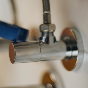 1.9K views · 47 reactions | How complicated does DIY have to be? With QuickFix, not at all! Thanks to easily accessible guides, the well designed QuickTool and our mark of quality in every QuickFix box, your new faucet will be fitted and running in the blink of an eye. Surprise yourselves and each other with #GROHEQuickFix! #SurprisinglyEasy | GROHE | Facebook