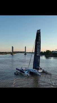 Gironde | Le Maxi Banque Populaire XI, l’un des plus grands trimarans au monde accoste à Bordeaux