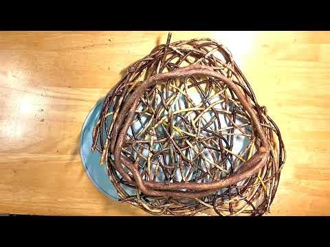 A Rustic Basket Woven Only with Thick Akebi Vines in a Freeform Weave #freeform weaving#handmade
