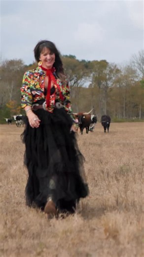 🎰🐂🤠Yall get ready for an unforgettable experience at this high-energy runway show, featuring the bold and iconic @rodeoquincy X JG collection and hosted by the legendary @carsonkressley during the @lasvegasnfr 🤩We’re paying homage to fearless, trailblazing women with our exclusive “Here’s to Her” collection. And we’re honored to be joined by several iconic women! ⚡️⚡️⚡️Including the mothers behind country music superstars Lainey Wilson, Miranda Lambert and Ella Langley! 🎟️Grab your general 