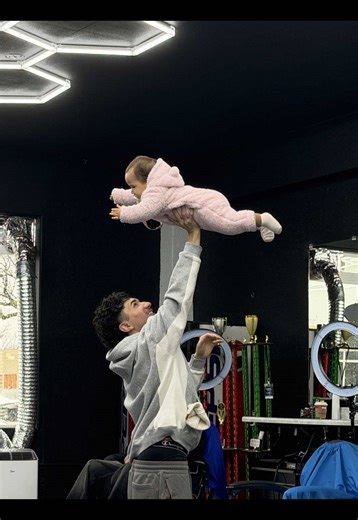 I SPENT 1000$ on secret santa 🎅🎄 #christmas #barbershop #fyp #santaclaus