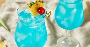 Blue Hawaiian v. Blue Hawaii: What’s the Difference Between the Drinks?