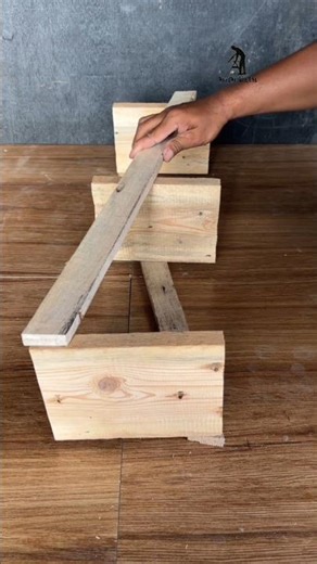 DIY display shelf from recycled wood. #diy#tablefromrecycledwood
