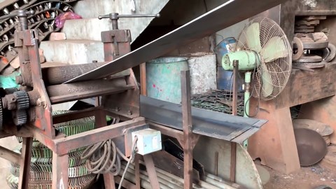 Forging A Sturdy Iron Wheel Rim With Expert Craftsmanship