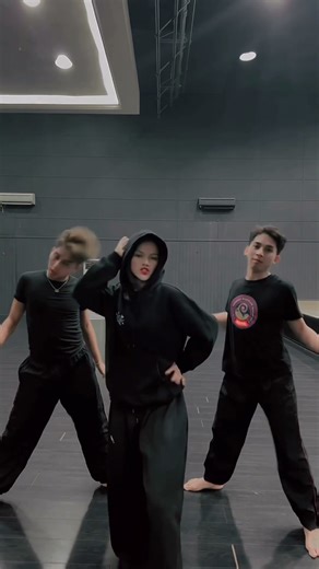 Waistline fighter #music #dance #profesionaldancer #dancer #dancerlife