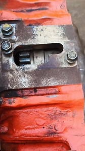 Camshaft Position Sensor (Hall Effect)🚗💨🛠️🔧👇 Easy Step-by-Step Explanation 🔹 Step 1: Battery Power The battery supplies power to the system when the ignition switch is ON. This power first goes to the ECU (Engine Control Unit). 🔹 Step 2: ECU Provides Reference Voltage The ECU sends a 5V reference voltage (V-REF) to the camshaft position sensor. This voltage is needed for the sensor to work correctly. 🔹 Step 3: Camshaft Rotation When the engine is cranking or running, the camshaft sprocke