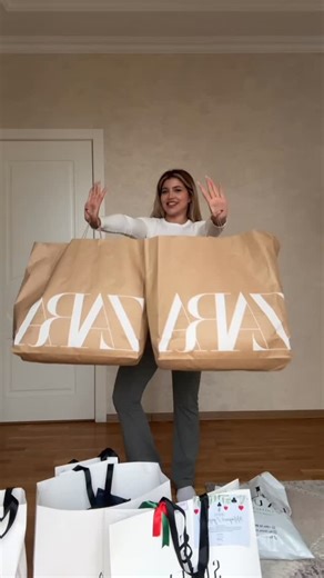 Nərminə Mustafazadə on Instagram: "Sonuncu dəstim @by_laura_collection"