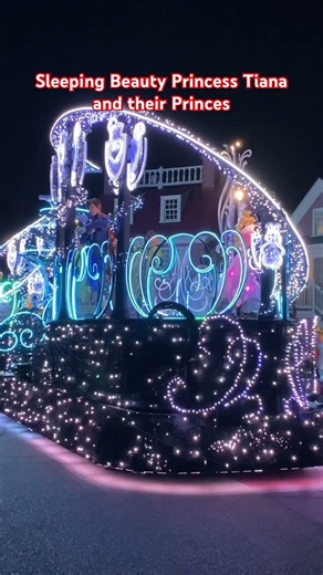 Magic Kingdom - Disney Starlight - Princess Aurora & Princess Tiana Parade Float. #princess #parade