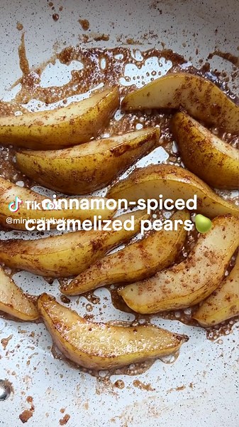 Delicious Caramelized Cinnamon-Spiced Pears Recipe