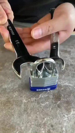 How to Break a Padlock Easily Using Clever Tricks