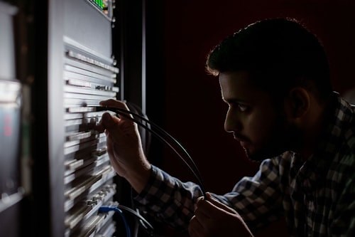 What is an Engineering Technician? Find Out in This Complete Guide!