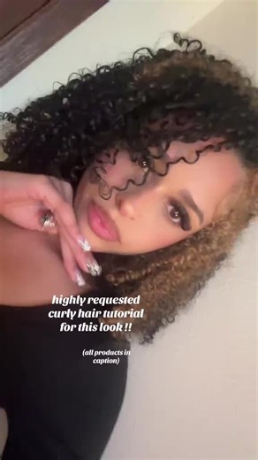 Curly Hair Tutorial: Mastering the Skunk Stripe Style