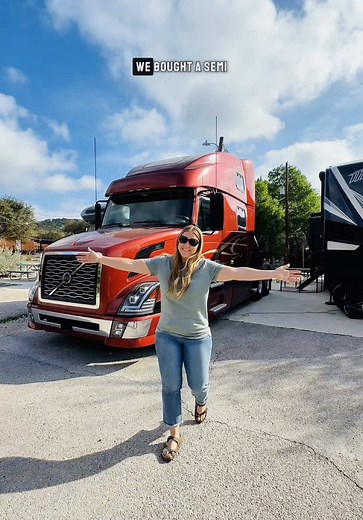 HDT RV Hauler Semi Truck Tour: Impressive Build!