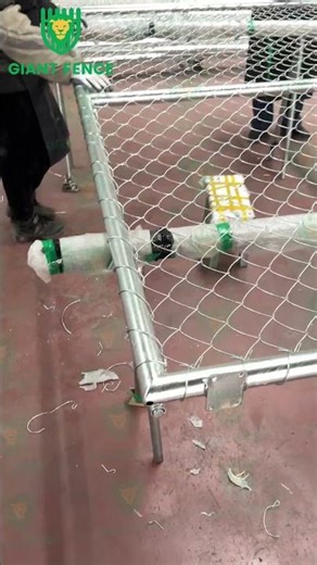 Ever wondered how a strong gate starts with perfectly fixed chain link mesh?